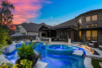 Popular Styles and Types of Custom Pools in Houston TX You Should Know